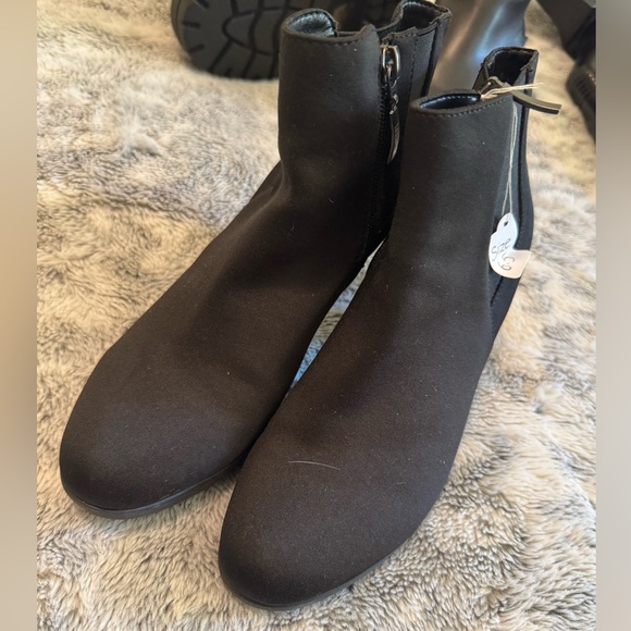 Elegant Black Ankle Boots - Picture 1 of 3